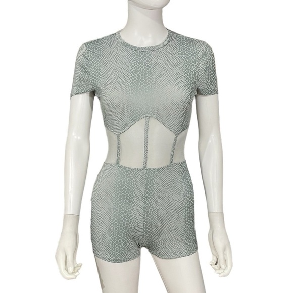 Women Romper Snake Print Mesh Shorts
New - Picture 3 of 8